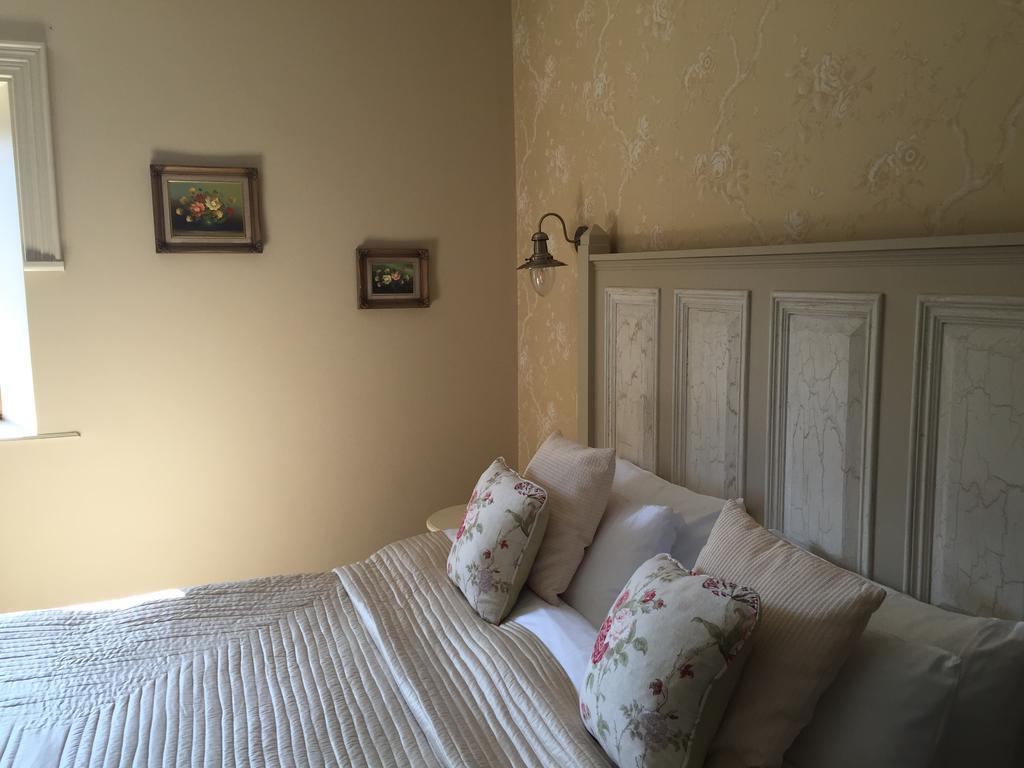 Riverbank, Country Pub And Guesthouse Carrickmacross Exterior photo